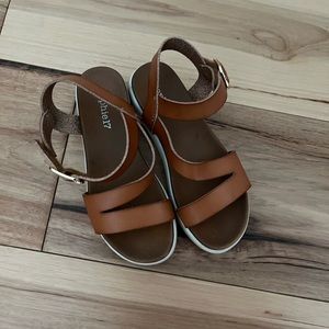 Girls tan sandals